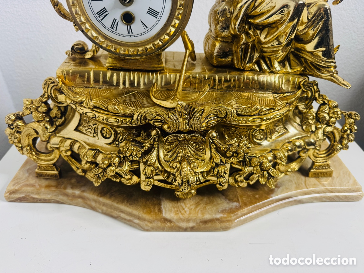 Relojes de carga manual: Reloj antiguo de mesa dorado - Foto 5