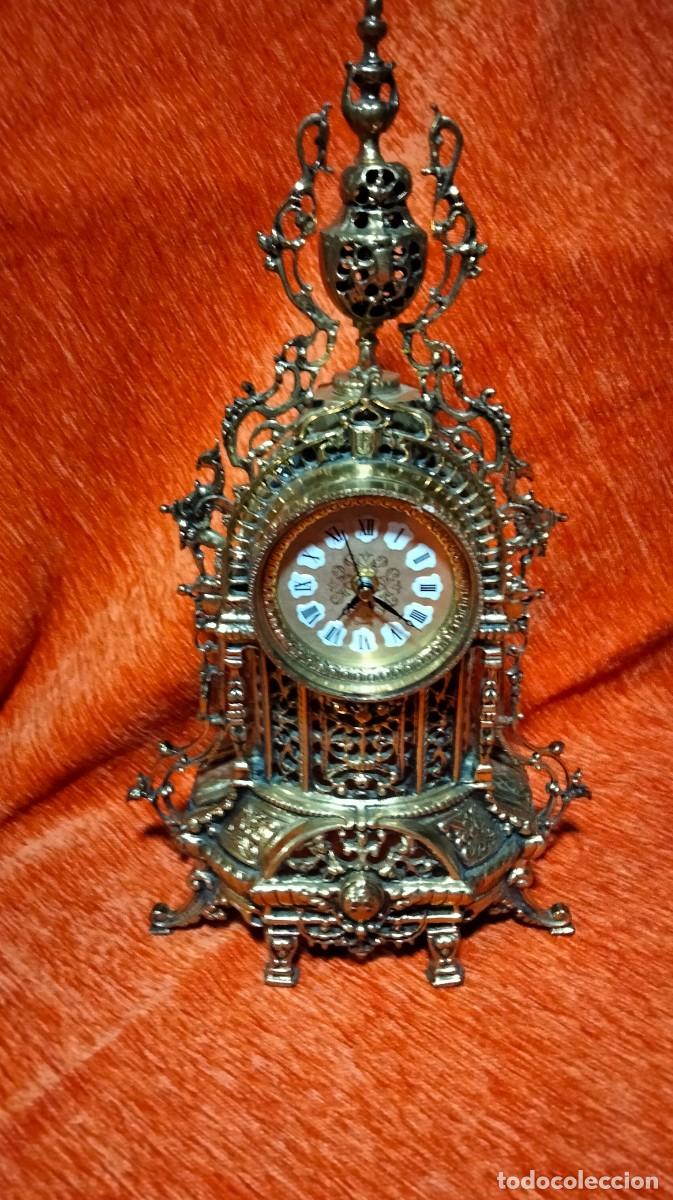 Relojes de carga manual: antiguo reloj de bronce macizo - Foto 2