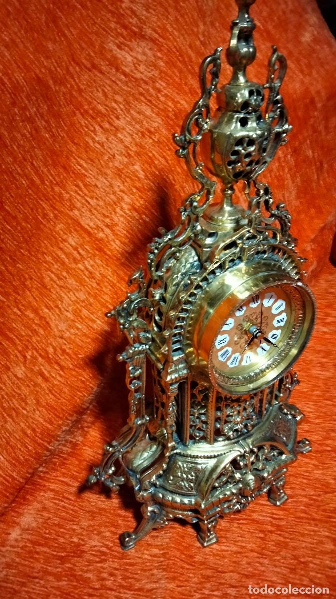 Relojes de carga manual: antiguo reloj de bronce macizo - Foto 4