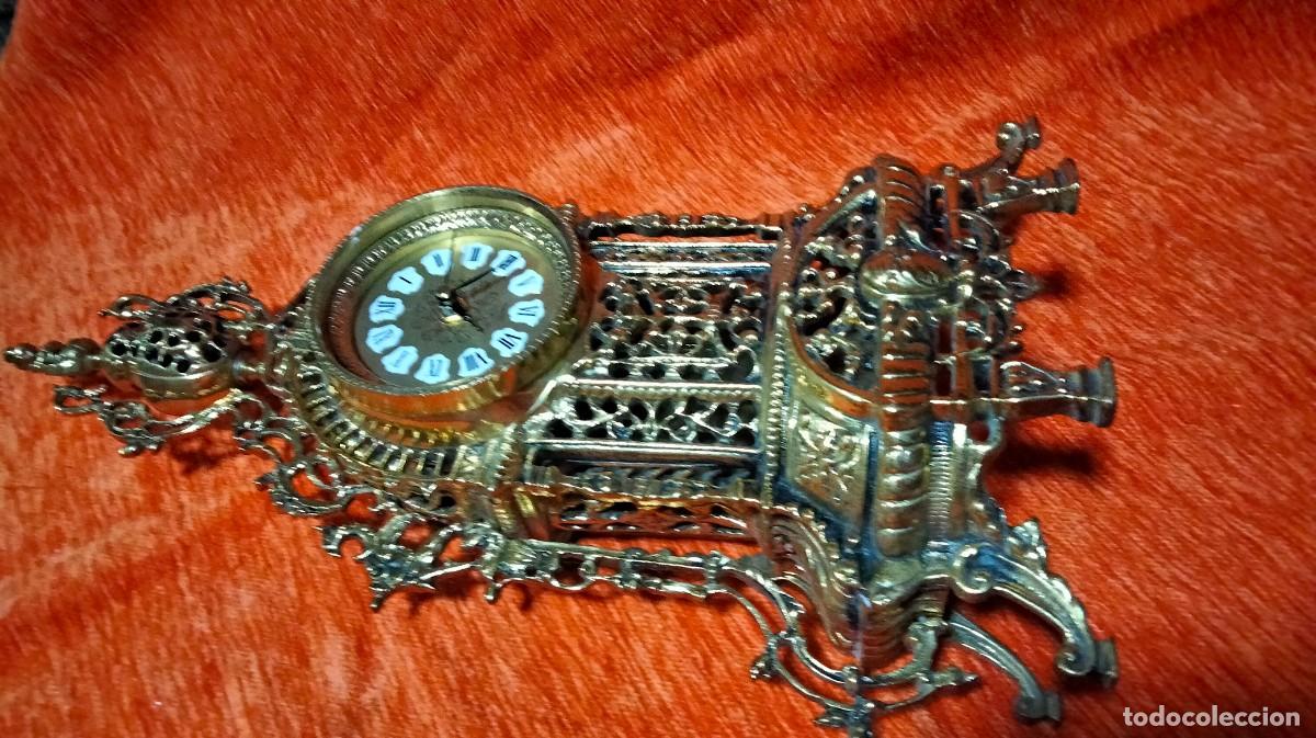 Relojes de carga manual: antiguo reloj de bronce macizo - Foto 8