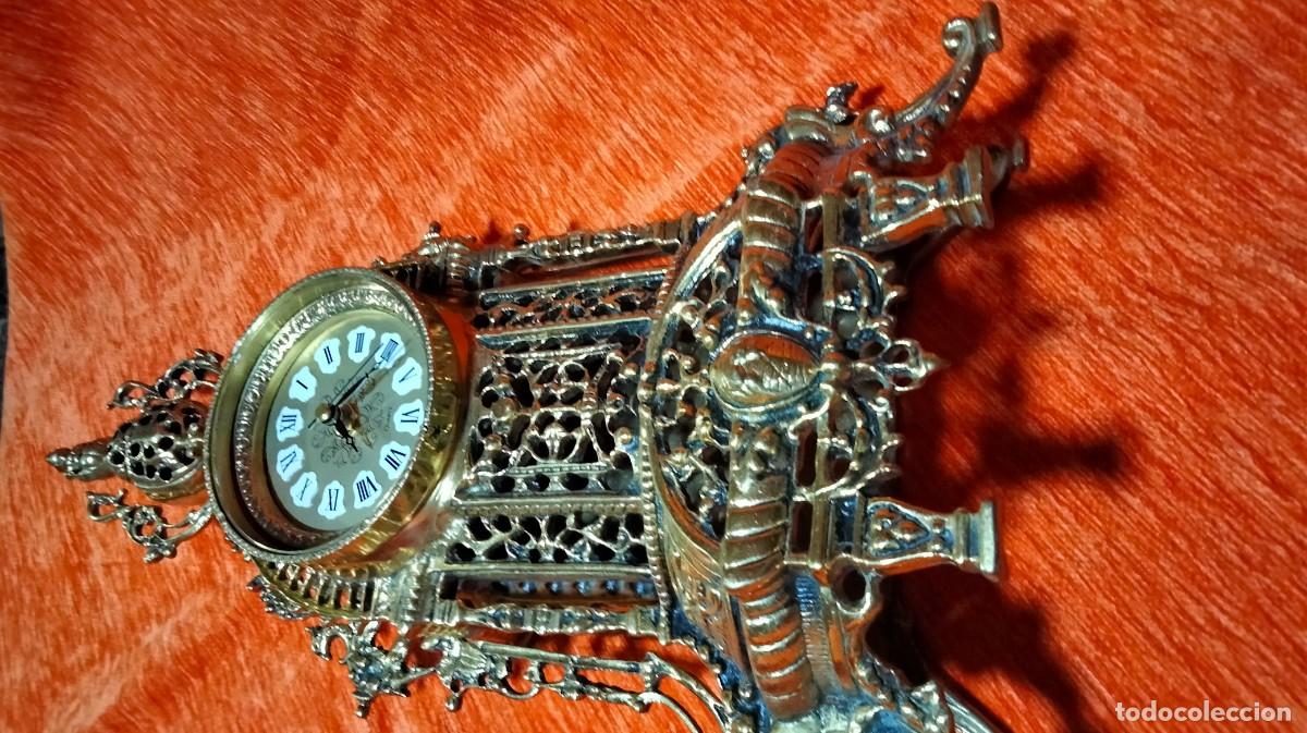 Relojes de carga manual: antiguo reloj de bronce macizo - Foto 9