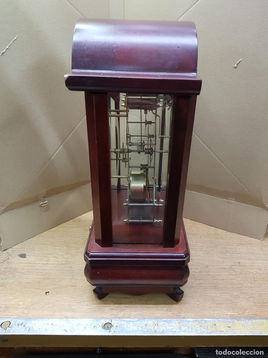 Relojes de carga manual: ANTIGUO RELOJ DE MADERA - Foto 4