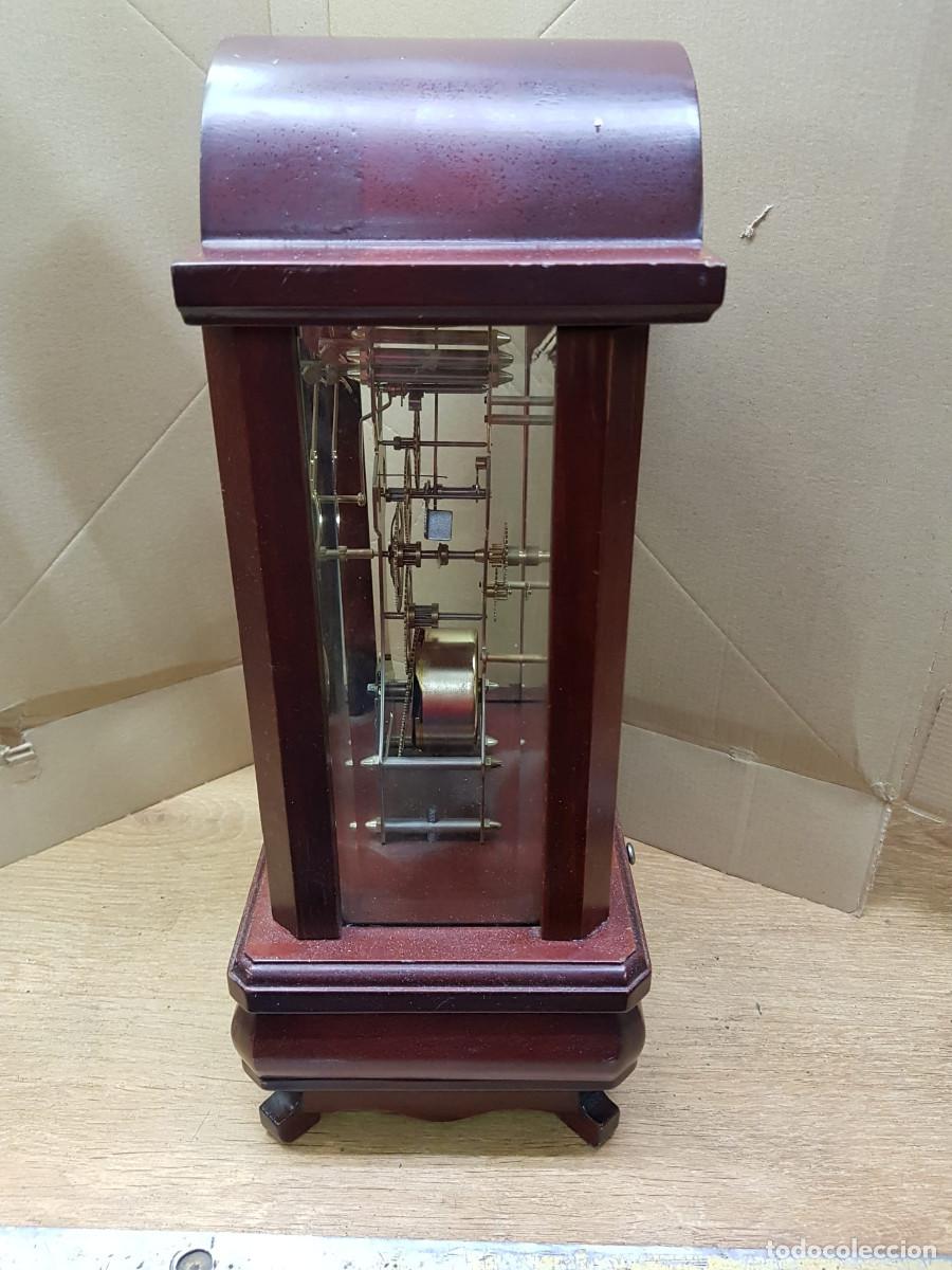 Relojes de carga manual: ANTIGUO RELOJ DE MADERA - Foto 5