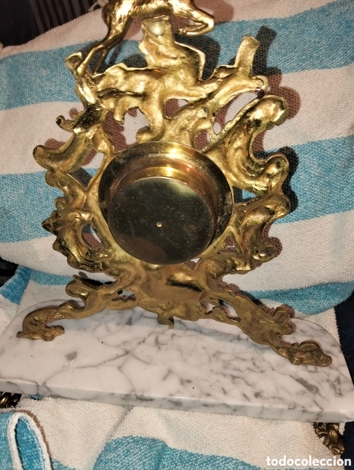 Relojes de carga manual: Reloj antiguo con candelabros de bronce funciona do - Foto 2