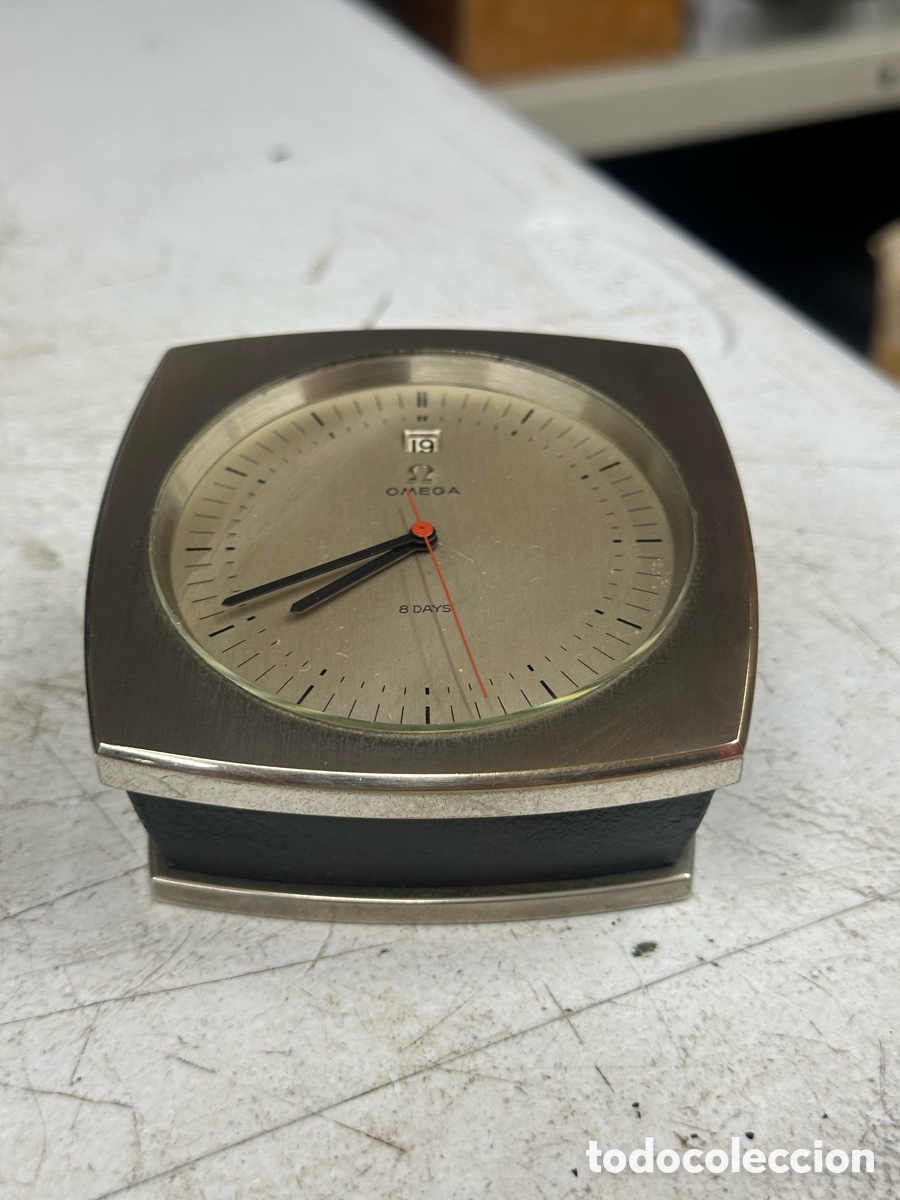 Relojes de carga manual: Reloj Omega sobre mesa. Cuerda 8 days - Foto 8