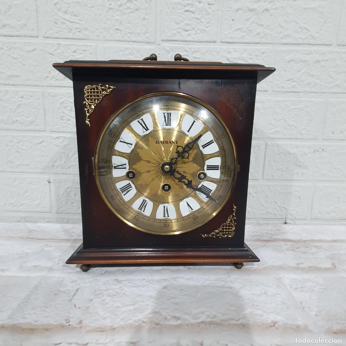 Relojes de carga manual: Antiguo reloj de mesa Radiant - Foto 1