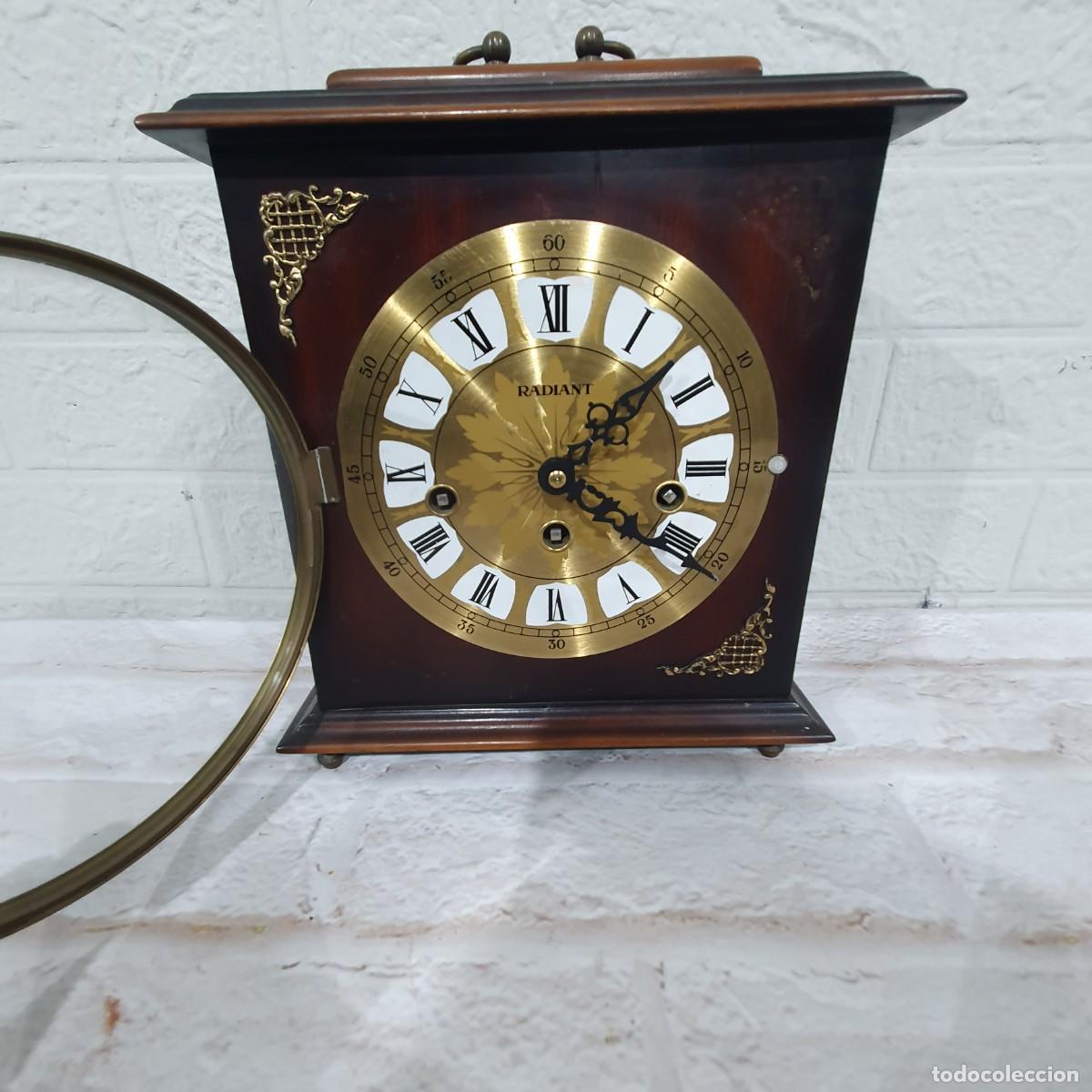 Relojes de carga manual: Antiguo reloj de mesa Radiant - Foto 3