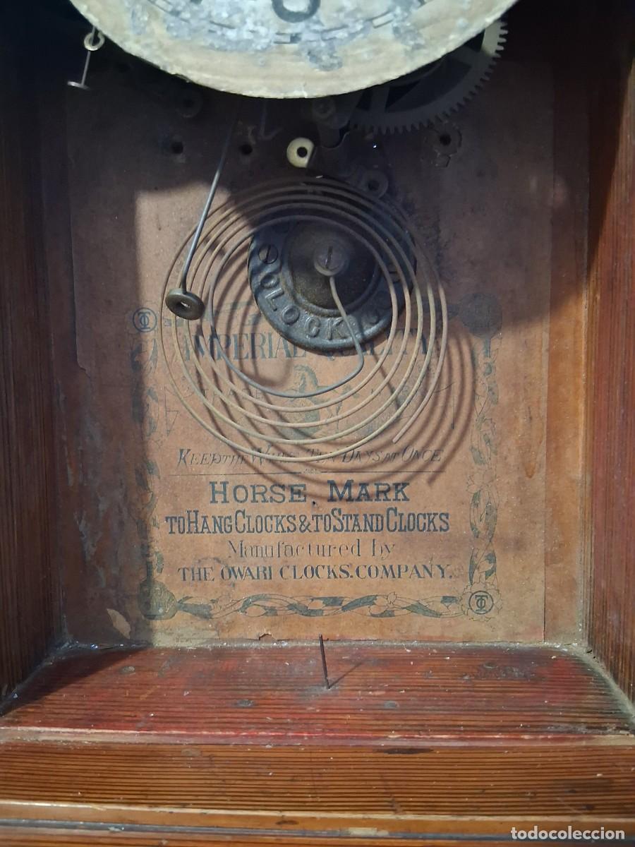 Relojes de carga manual: Reloj de mesa Horse Mark The Owari Clock Company&nbsp;en Nagoya, Jap&oacute;n caballo
