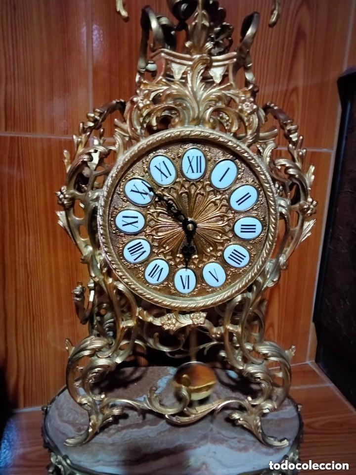 Relojes de carga manual: Aut&eacute;ntico reloj de bronce con ba&ntilde;o de oro de 24 K cincelado a mano 60 cm de alto