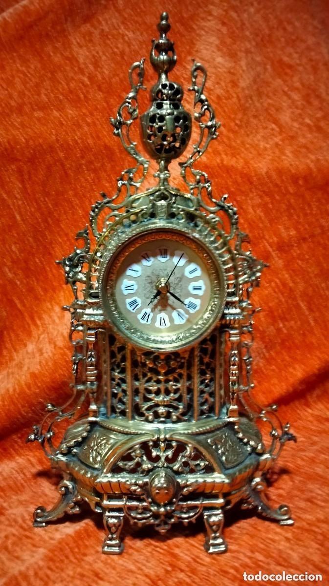 Relojes de carga manual: antiguo reloj de bronce macizo - Foto 1