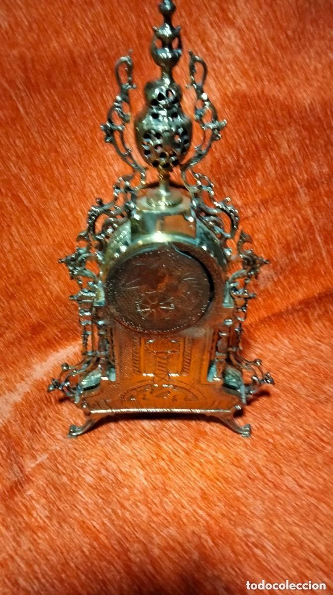 Relojes de carga manual: antiguo reloj de bronce macizo - Foto 6
