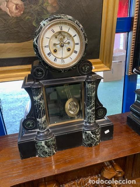 Relojes de carga manual: Reloj estilo Napoleon III con candelabros