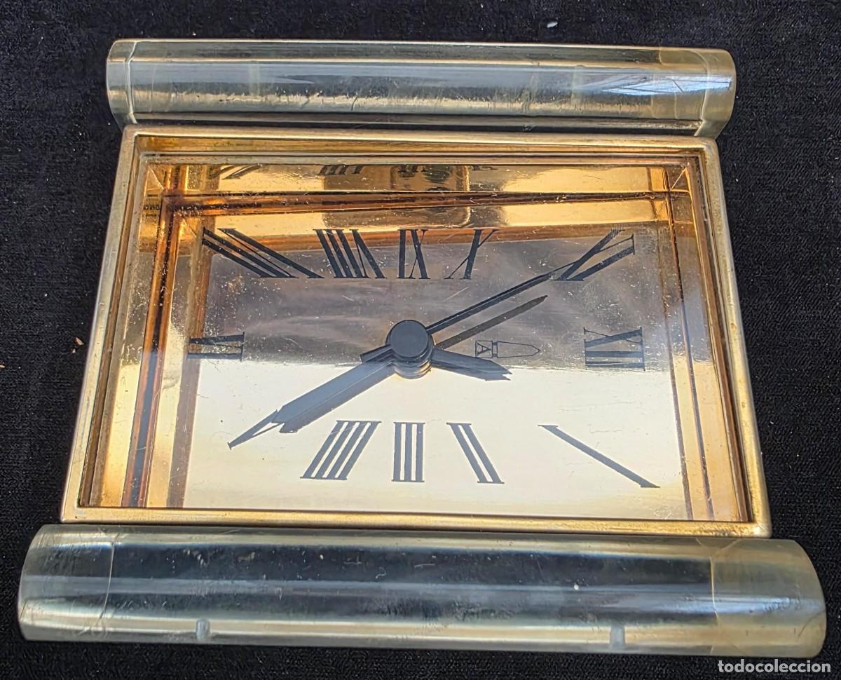 Relojes de carga manual: Reloj de sobremesa vintage estilo Art D&eacute;co en resina y metal dorado 14x14 cm