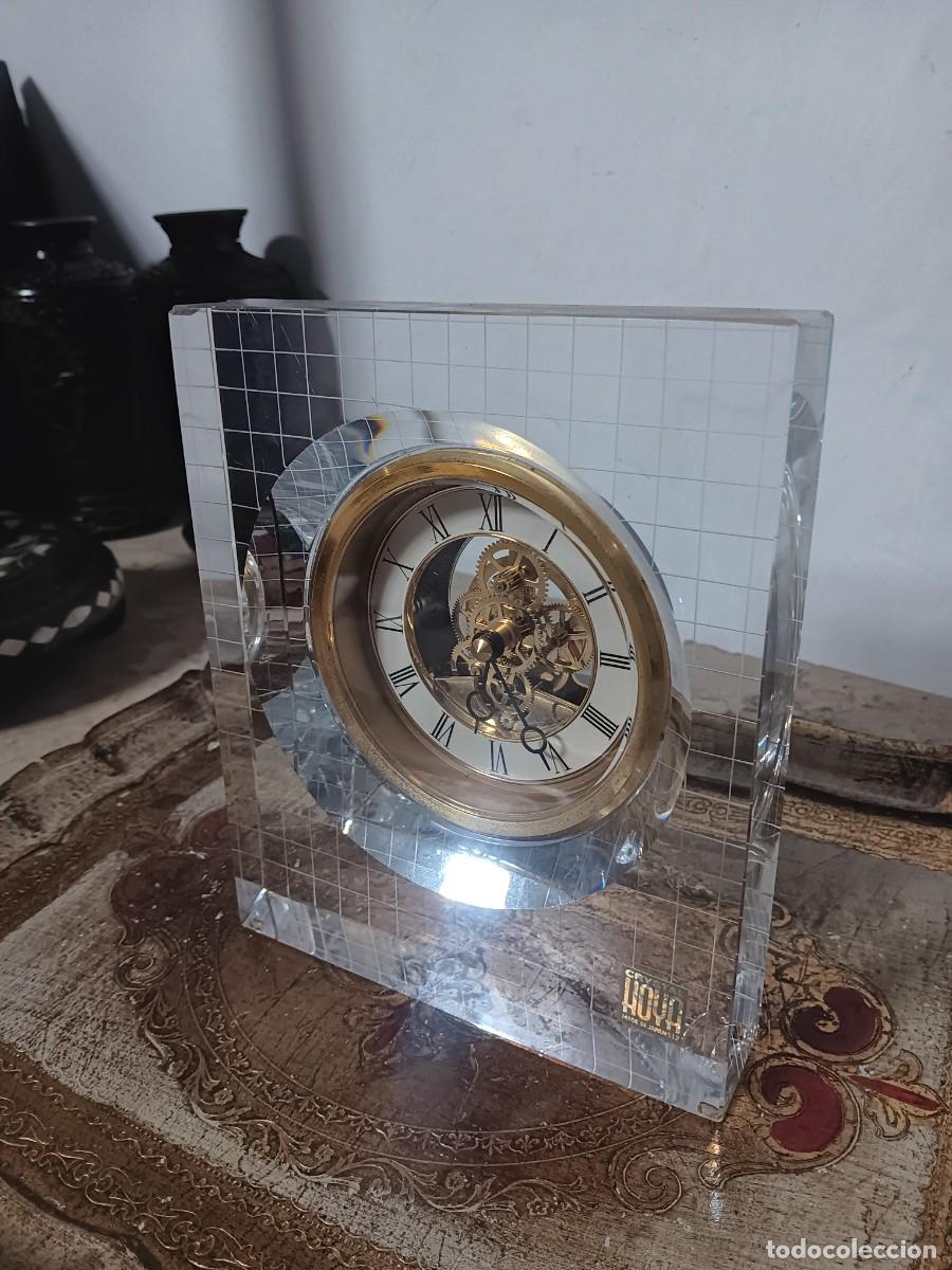 Orologi di carica manuale: reloj de sobremesa Hoya Crystal hecho en Jap&oacute;n. Est&aacute; fabricado con cristal tallado de alta calidad.