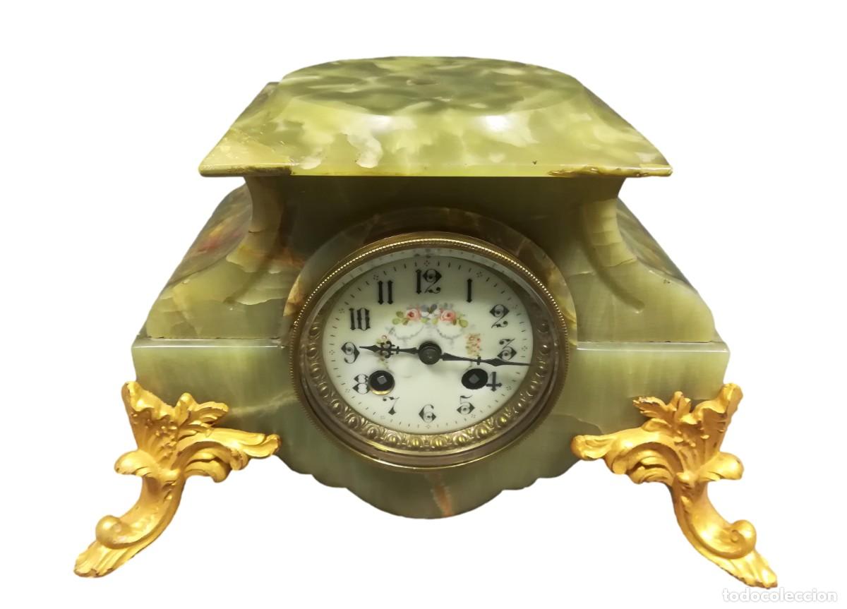 Horloges &agrave; remontage manuel: BASAMENTO DE RELOJ DE SOBREMESA DE ONICE Y CALAMINA DORADA