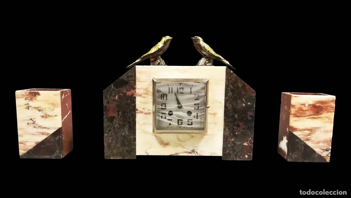 Horloges &agrave; remontage manuel: RELOJ MODERNISTA CON GUARNICION BUCAROS DE MARMOL Y PAJAROS R&Eacute;GULE