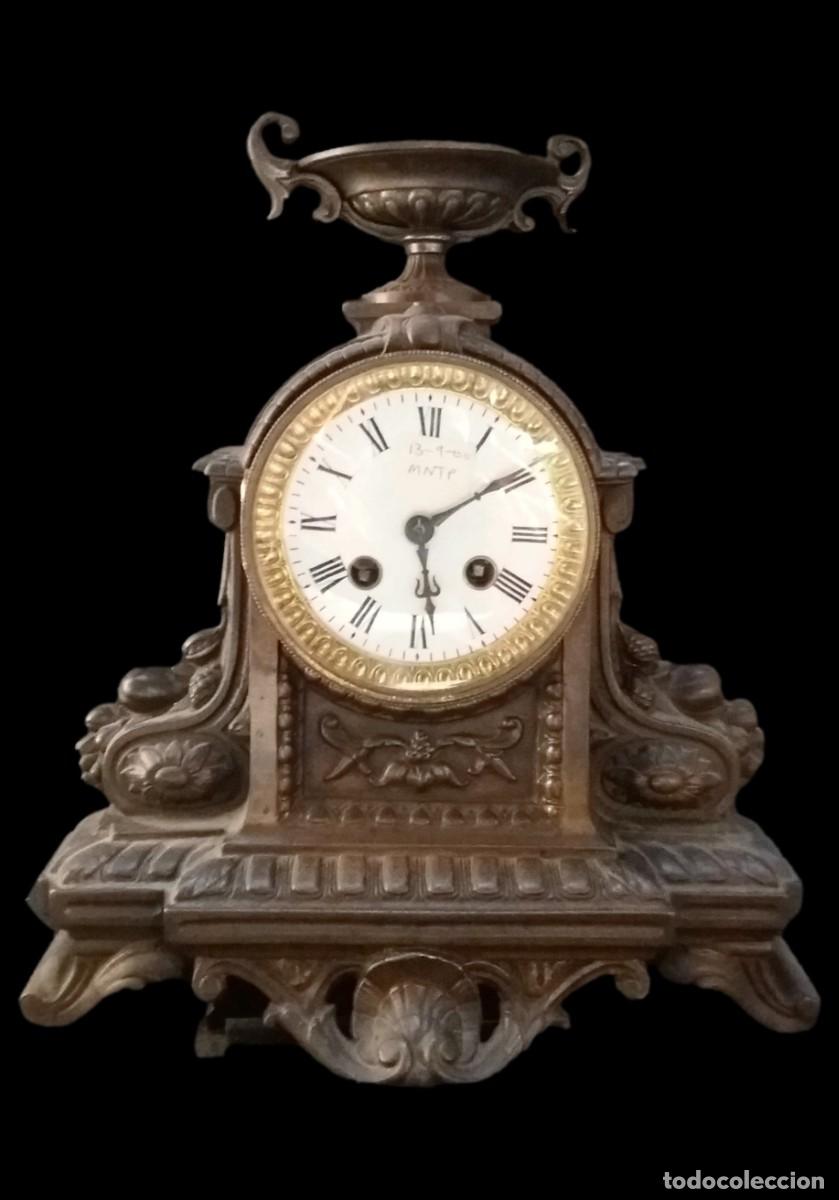 Horloges &agrave; remontage manuel: RELOJ ANTIGUO DE BRONCE PATINADO