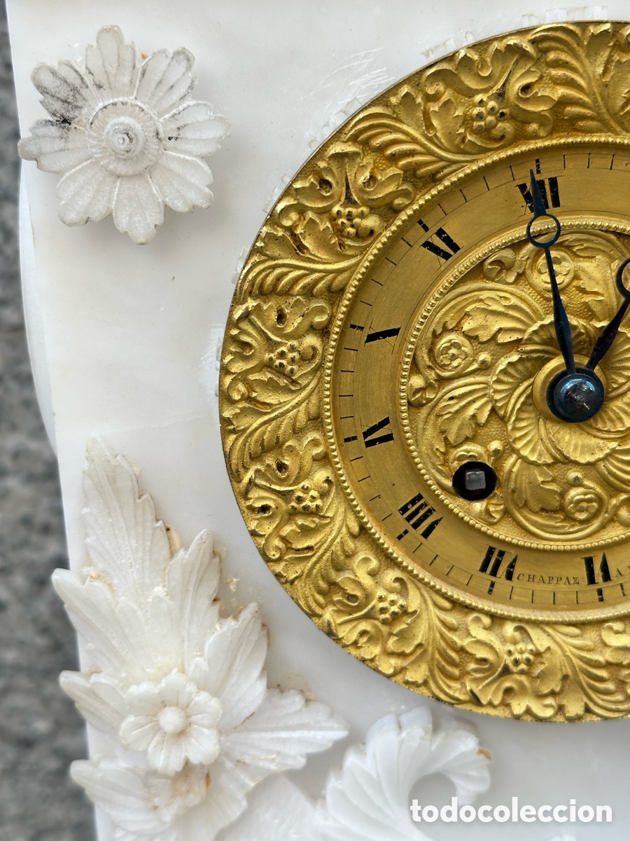 Relojes de carga manual: Reloj de sobremesa antiguo en alabastro con esfera dorada &ndash; estilo Napole&oacute;n III / siglo XIX