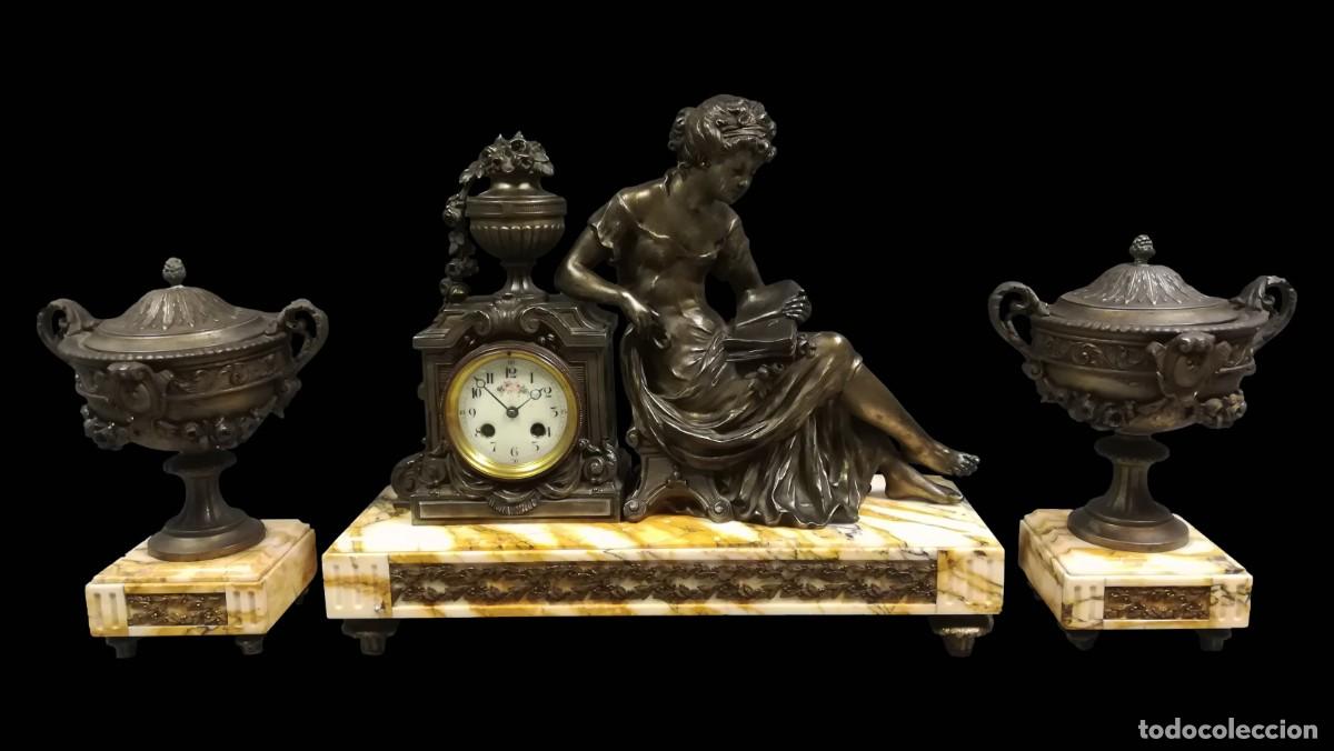 Horloges &agrave; remontage manuel: RELOJ DE SOBREMESA DE CALAMINA Y MARMOL CON COPAS DE GUARNICION