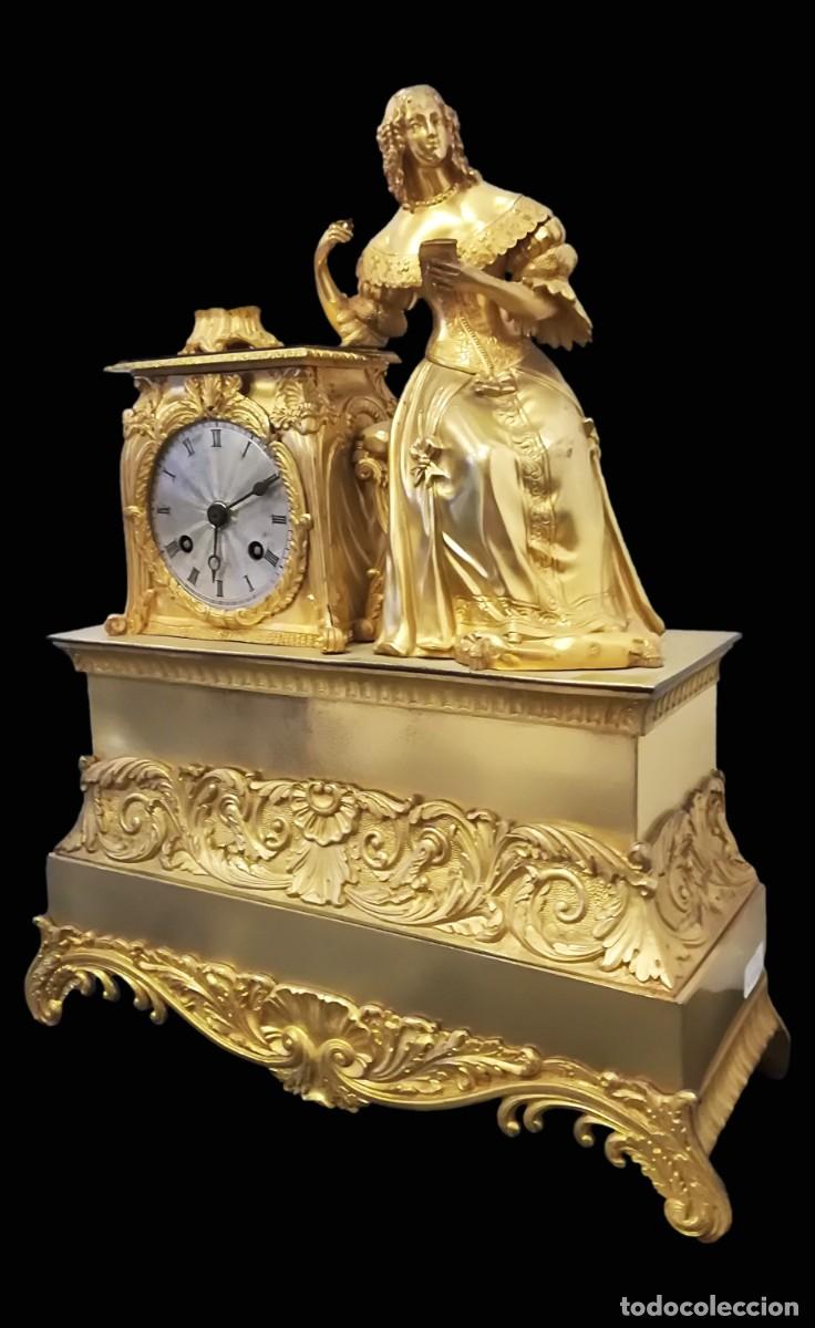Horloges &agrave; remontage manuel: RELOJ SOBREMESA ISABELINO DE BRONCE DORADO