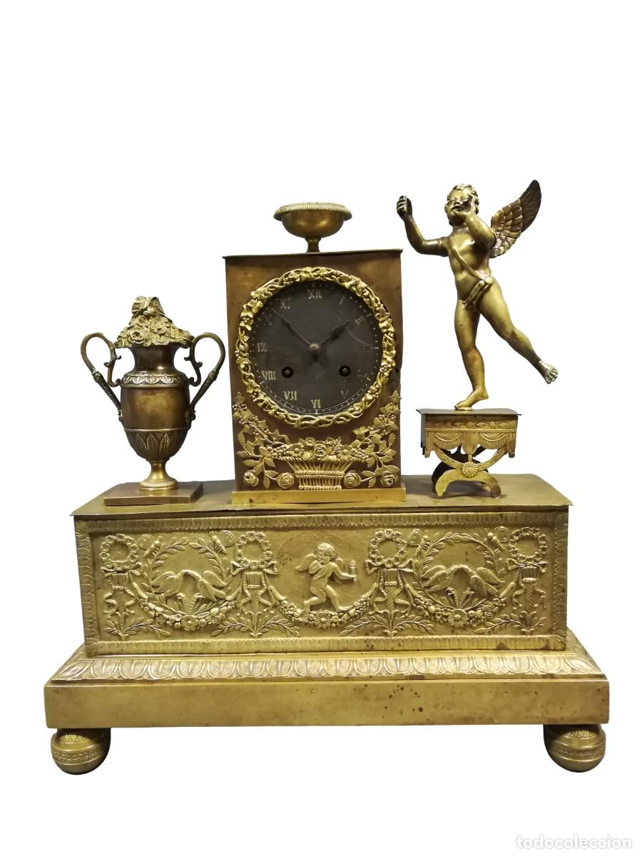 Horloges &agrave; remontage manuel: RELOJ DE SOBREMESA IMPERIO ANGEL Y &Aacute;NFORA SIGLO XIX