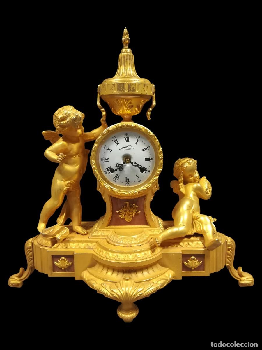 Horloges &agrave; remontage manuel: RELOJ DE SOBREMESA REPLICA DE BRONCE DORADO CON FIGURAS DE ANGELES