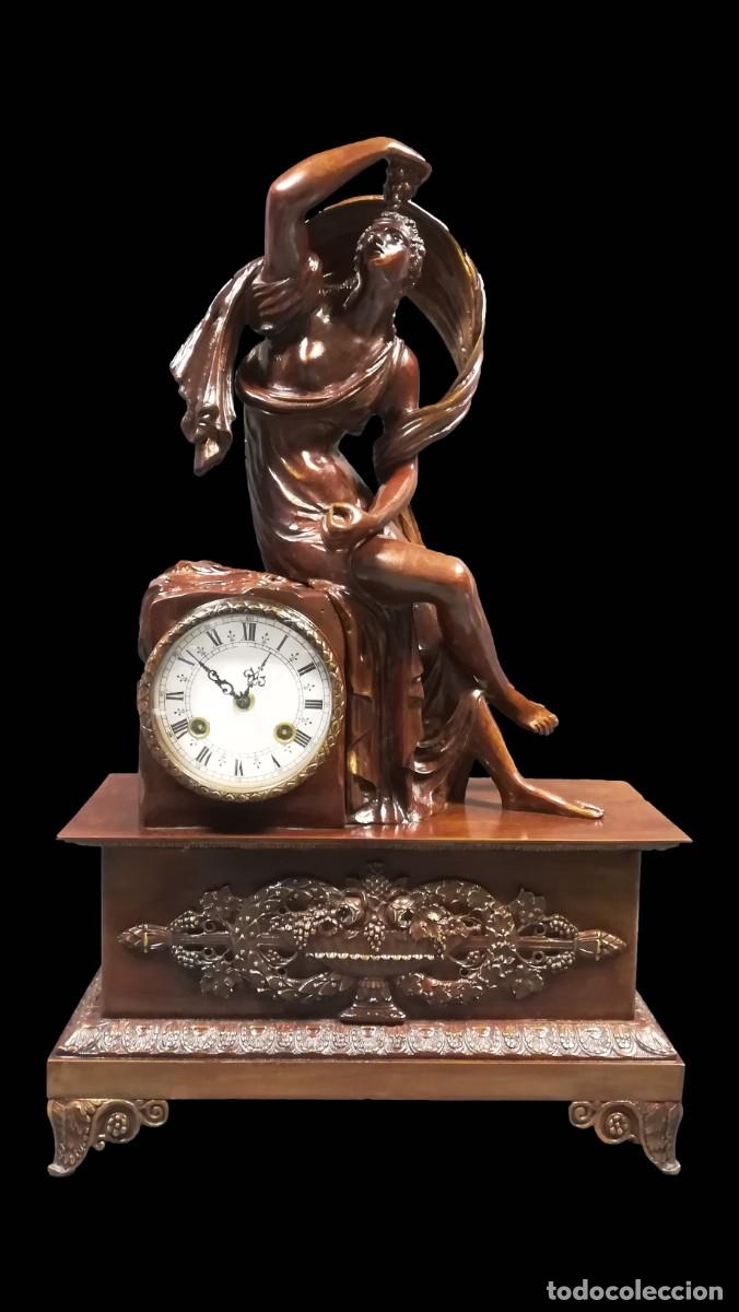 Horloges &agrave; remontage manuel: RELOJ IMPERIO R&Eacute;PLICA DE BRONCE PATINADO