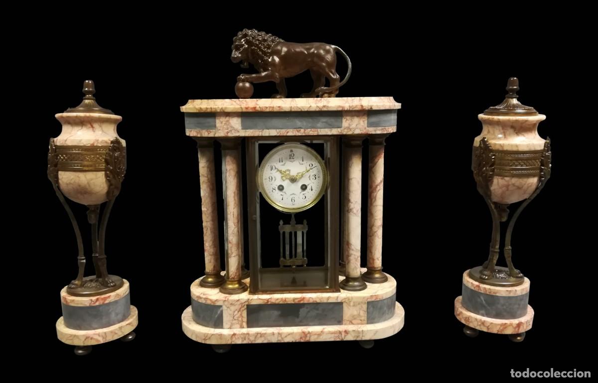 Relojes de carga manual: RELOJ SOBREMESA FRANCES NAPOLEON III CON GUARNICI&Oacute;N DE TIBORES DE MARMOL ROSA Y BRONCE