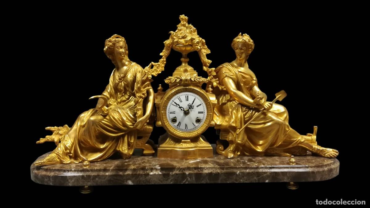 Horloges &agrave; remontage manuel: RELOJ DE SOBREMESA R&Eacute;PLICA DE BRONCE CON BA&Ntilde;O DE ORO DIOSAS AGRICULTURA E INDUSTRIA