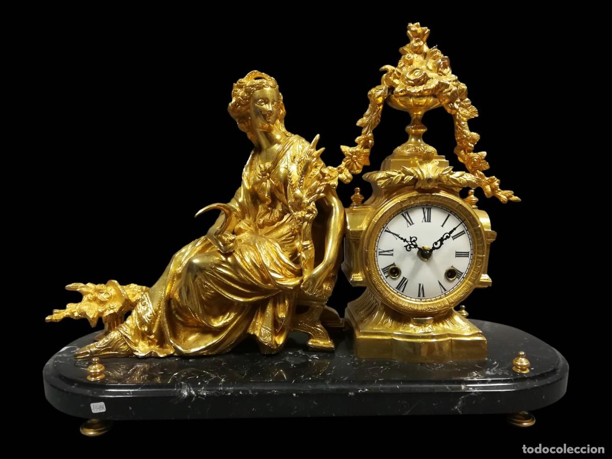 Horloges &agrave; remontage manuel: RELOJ DE SOBREMESA REPLICA DE BRONCE CON BA&Ntilde;O DE ORO FIGURA DIOSA AGRICULTURA