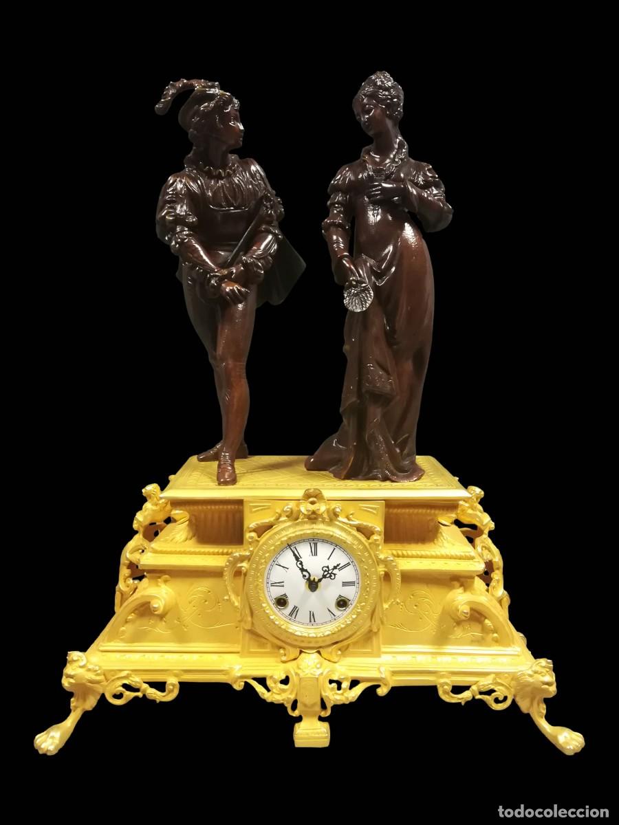Horloges &agrave; remontage manuel: RELOJ SOBREMESA REPLICA BRONCE DORADO DAMA Y TROVADOR