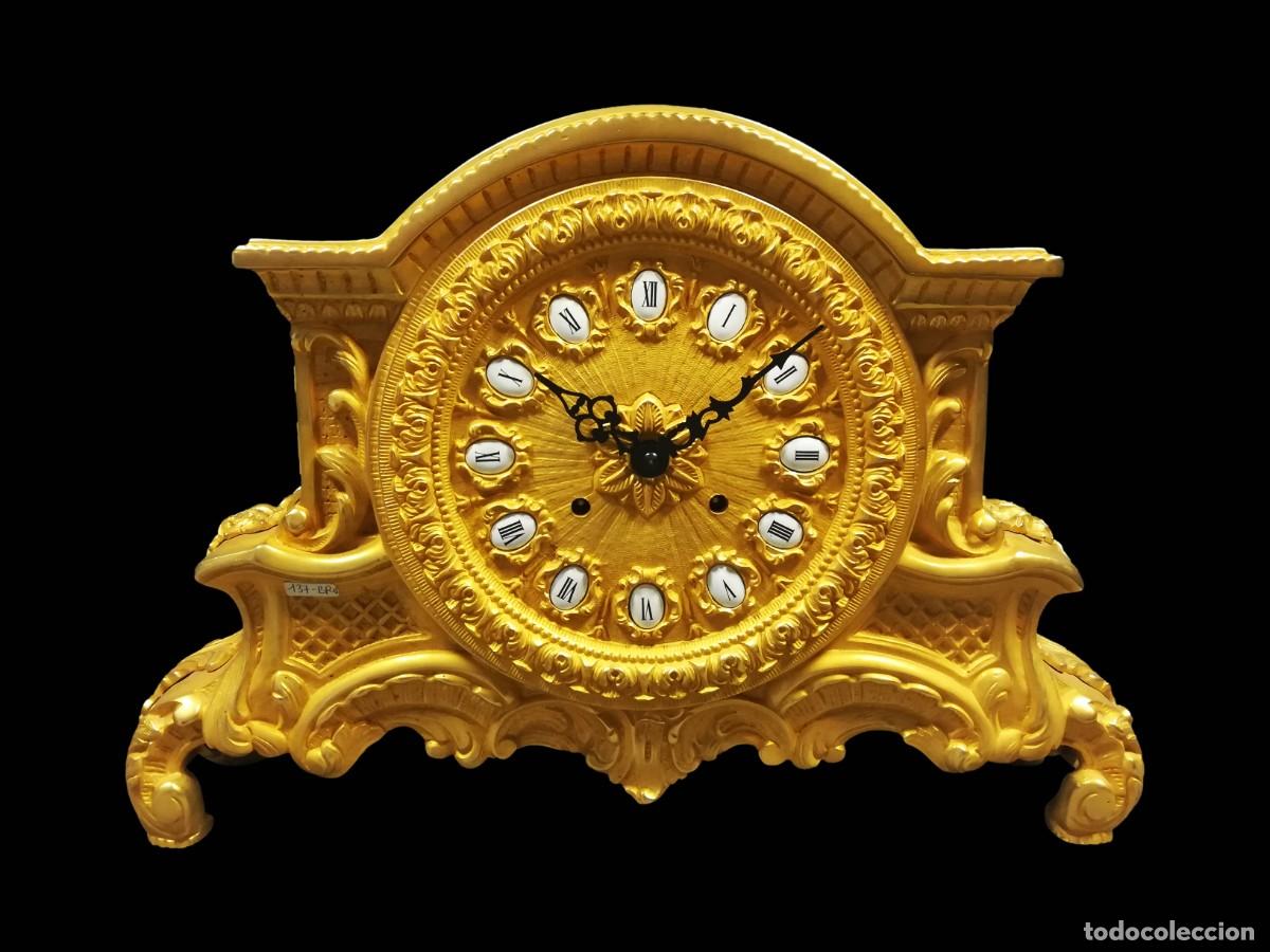 Relojes de carga manual: RELOJ DE SOBREMESA REPLICA DE BRONCE CON BA&Ntilde;O DE ORO RELOJ CARRILLON