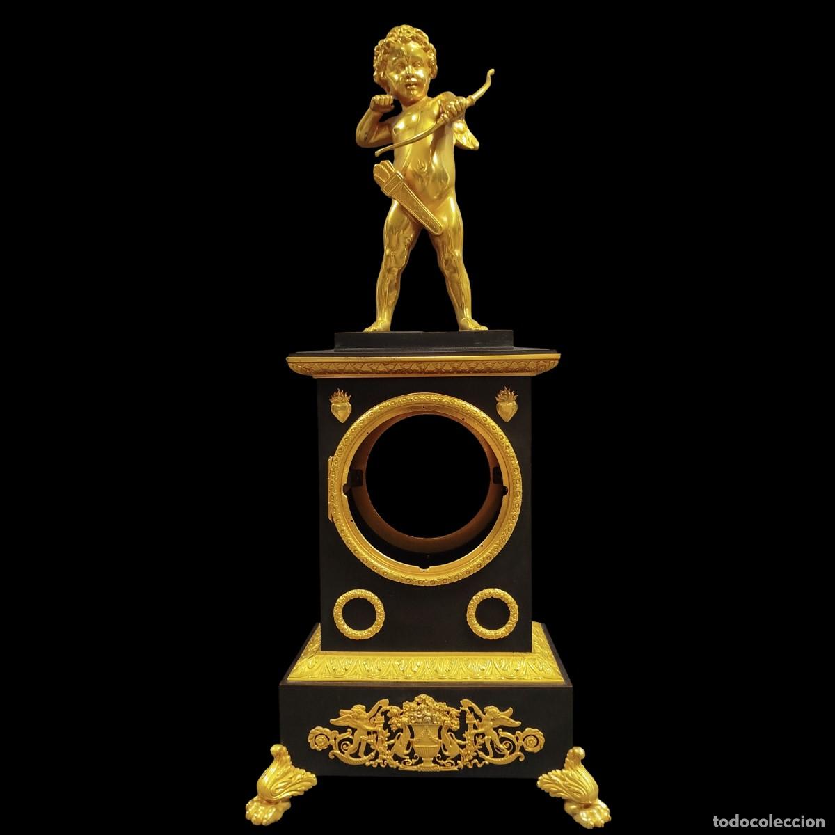 Horloges &agrave; remontage manuel: RELOJ IMPERIO CUPIDO DE BRONCE DORADO SIGLO XIX