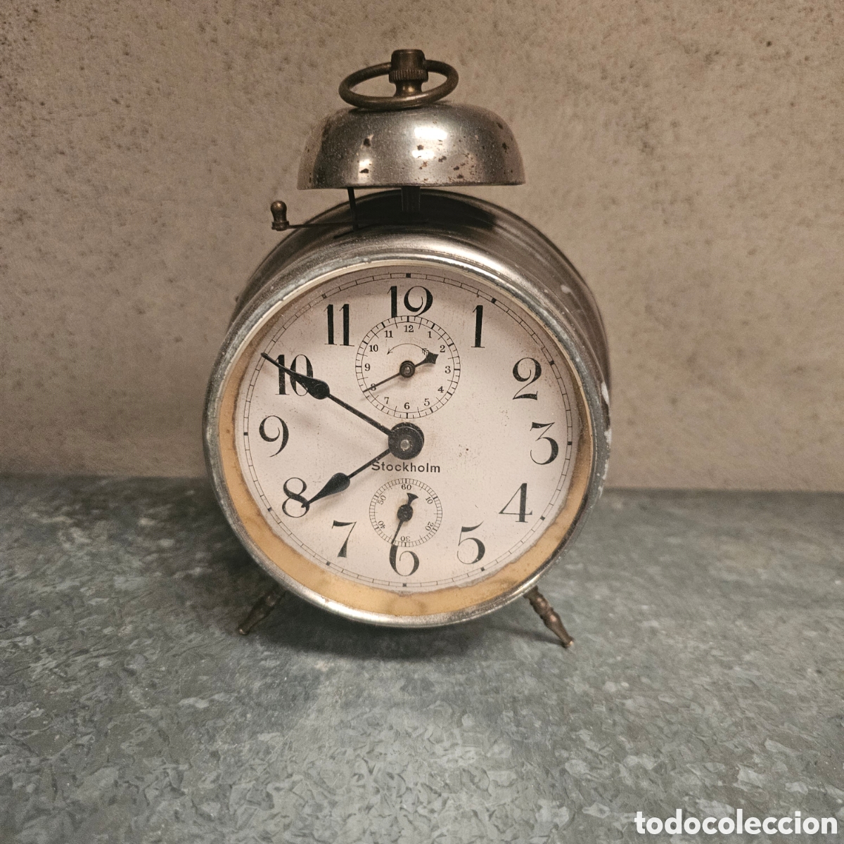 Relojes de carga manual: Antiguo despertador de sobremesa stockholm