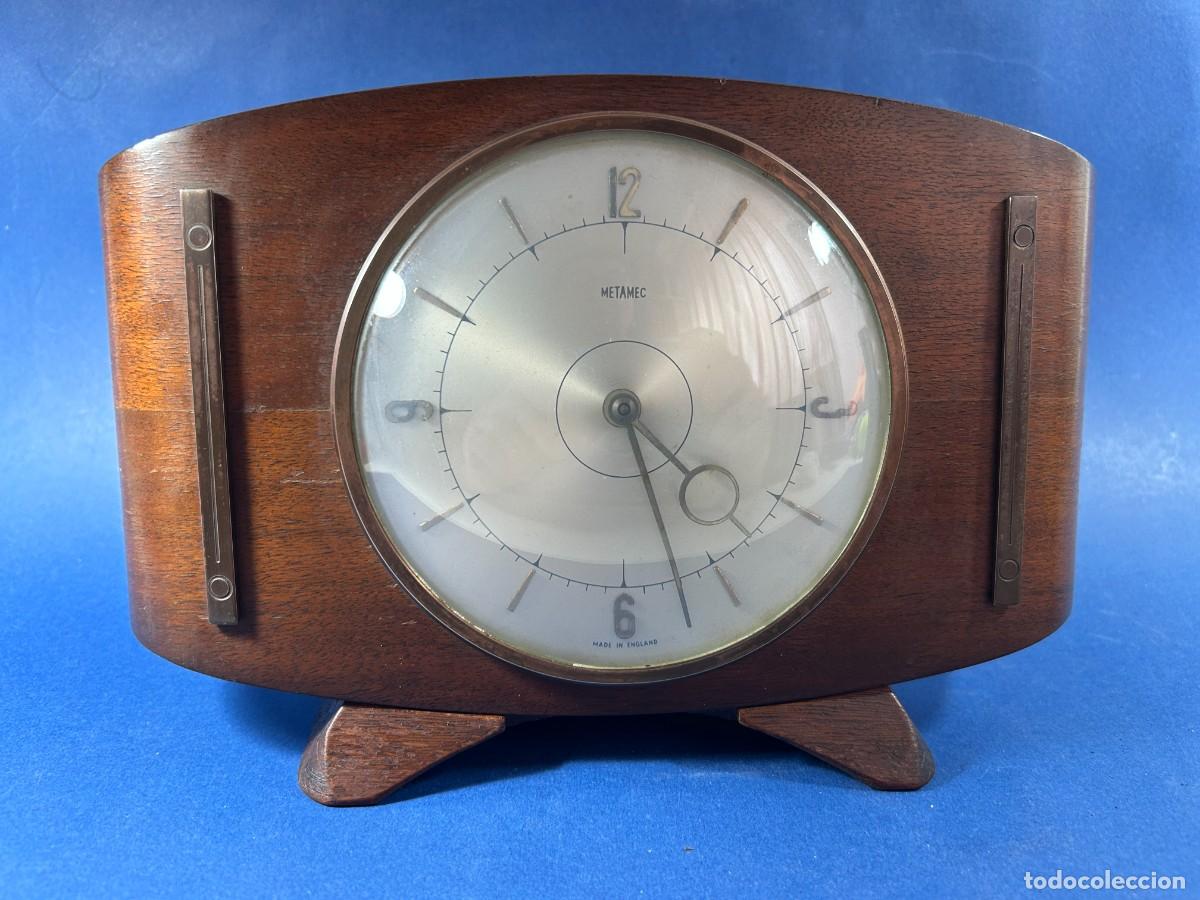 Relojes de carga manual: Reloj de sobremesa Metamec Made in England dise&ntilde;o Art Dec&oacute; de madera curvada