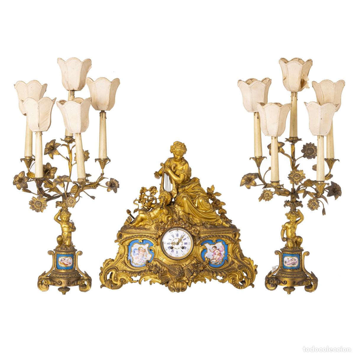 Relojes de carga manual: Relojes - Reloj y par de candelabros - Napole&oacute;n III - Siglo XIX