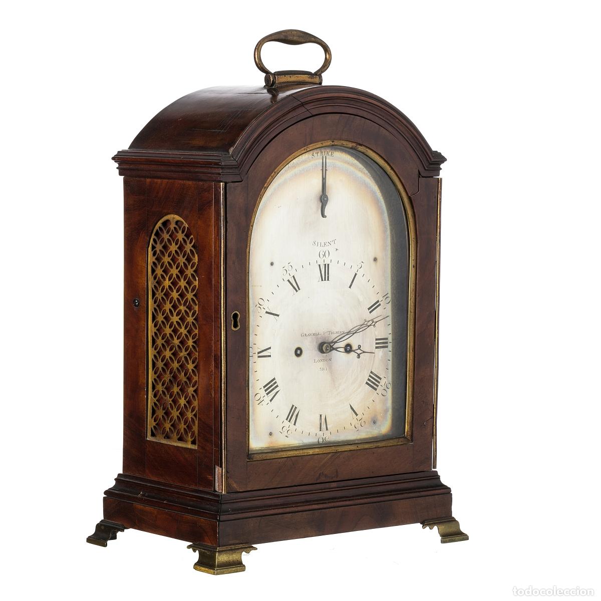 Rel&oacute;gios de carga manual: Relojes - Reloj de mesa de Jorge III - Siglo XIX
