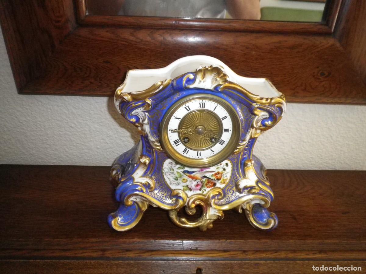 Relojes de carga manual: RELOJ PORCELANA CON MAS DE 150 A&Ntilde;OS, MEDIDAS ALTO 26 CM, ANCHO 24 CM, VER FOTOS