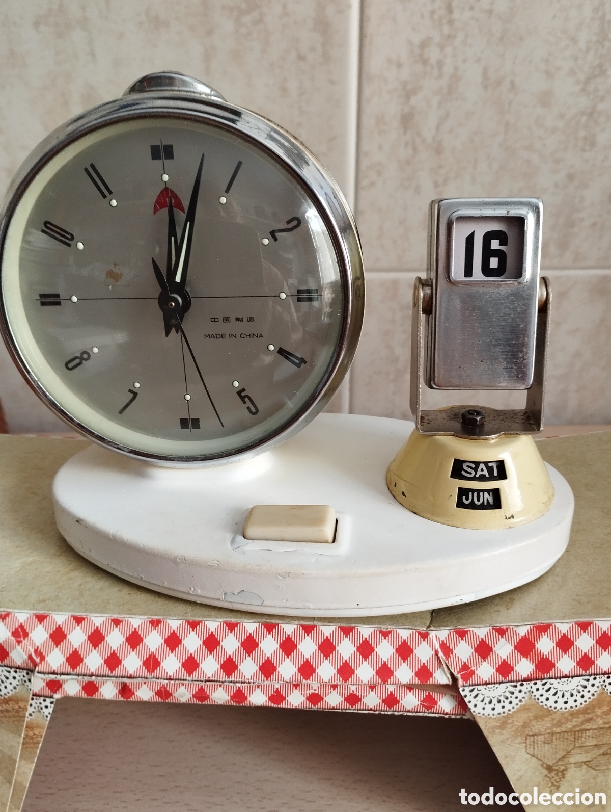 Relojes de carga manual: RELOJ DESPERTADOR SOBREMESA CALENDARIO PERPETUO FUNCIONANDO