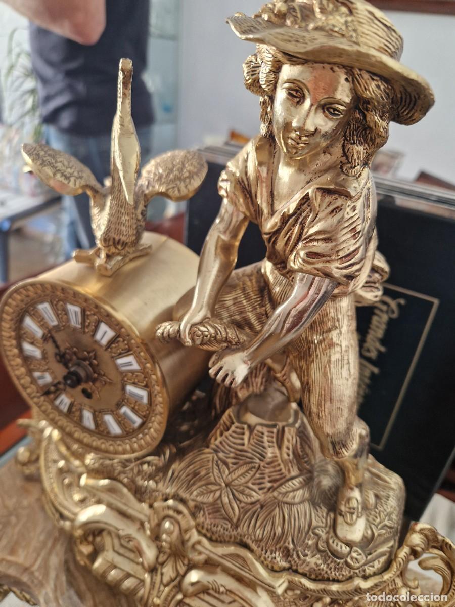 Clocks Manual Charge: Reloj antiguo de sobremesa, en bronce dorado
