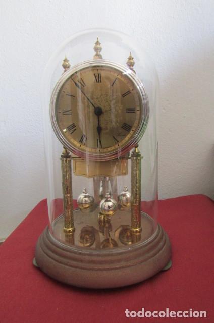 Relojes de carga manual: Raro reloj de mesa antiguo cuarzo mec&aacute;nico alem&aacute;n Kundo a bater&iacute;a modelo 400 d&iacute;as y funciona bien