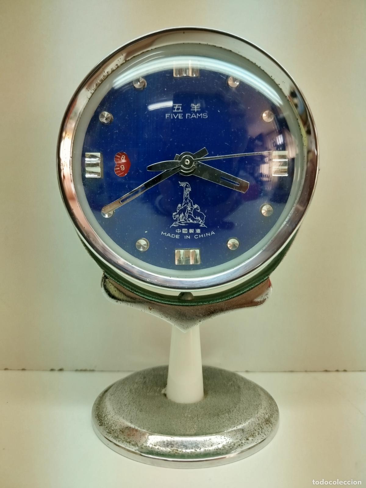 Relojes de carga manual: ANTIGUO RELOJ DESPERTADOR DE SOBREMESA - MARCA FIVE RAMS - MADE IN CHINA - A&Ntilde;OS 60