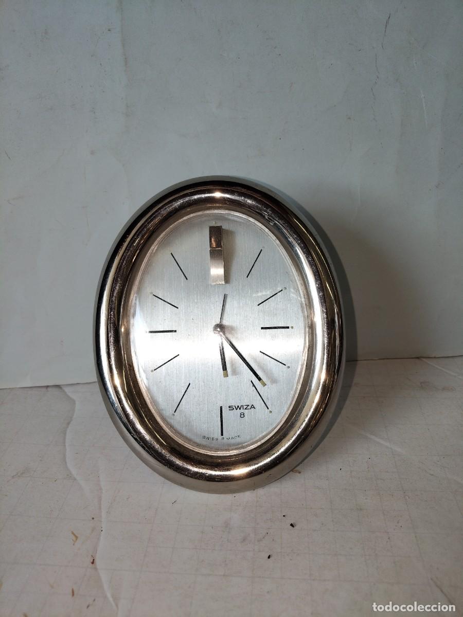 Relojes de carga manual: Reloj de mesilla despertador SWIZA 8 made in Suiza