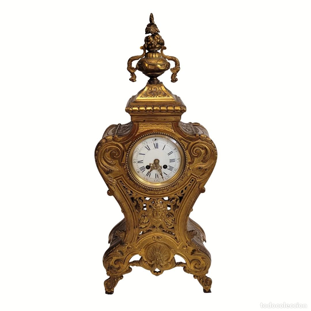 Relojes de carga manual: Reloj de sobremesa, ormol&uacute;, maquinaria Par&iacute;s, Luis XV, f. s. XVIII &ndash; Francia