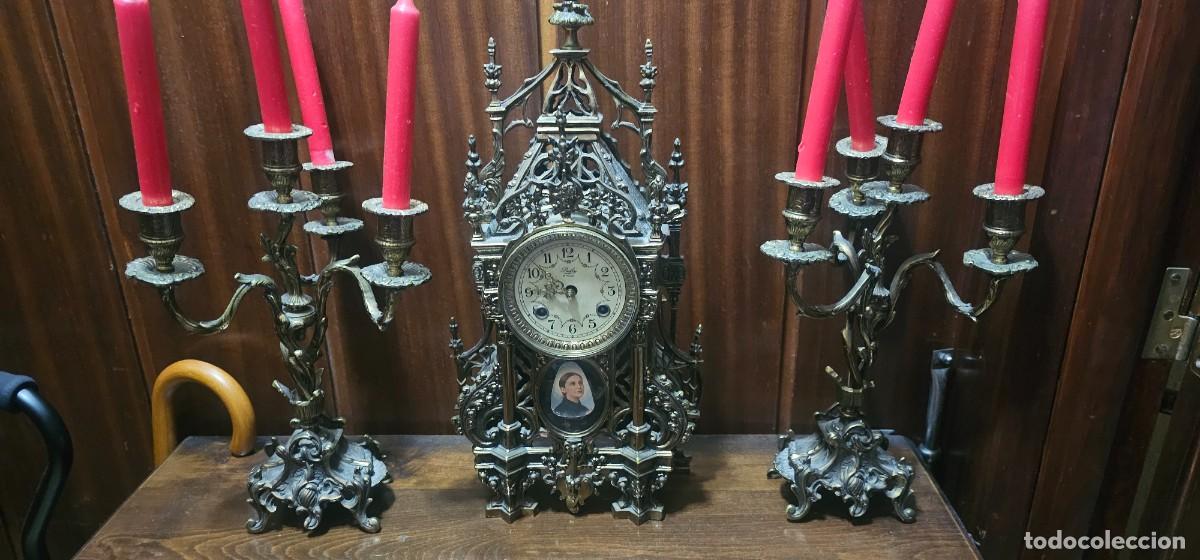 Relojes de carga manual: Bonito conjunto bronce reloj y candelabros