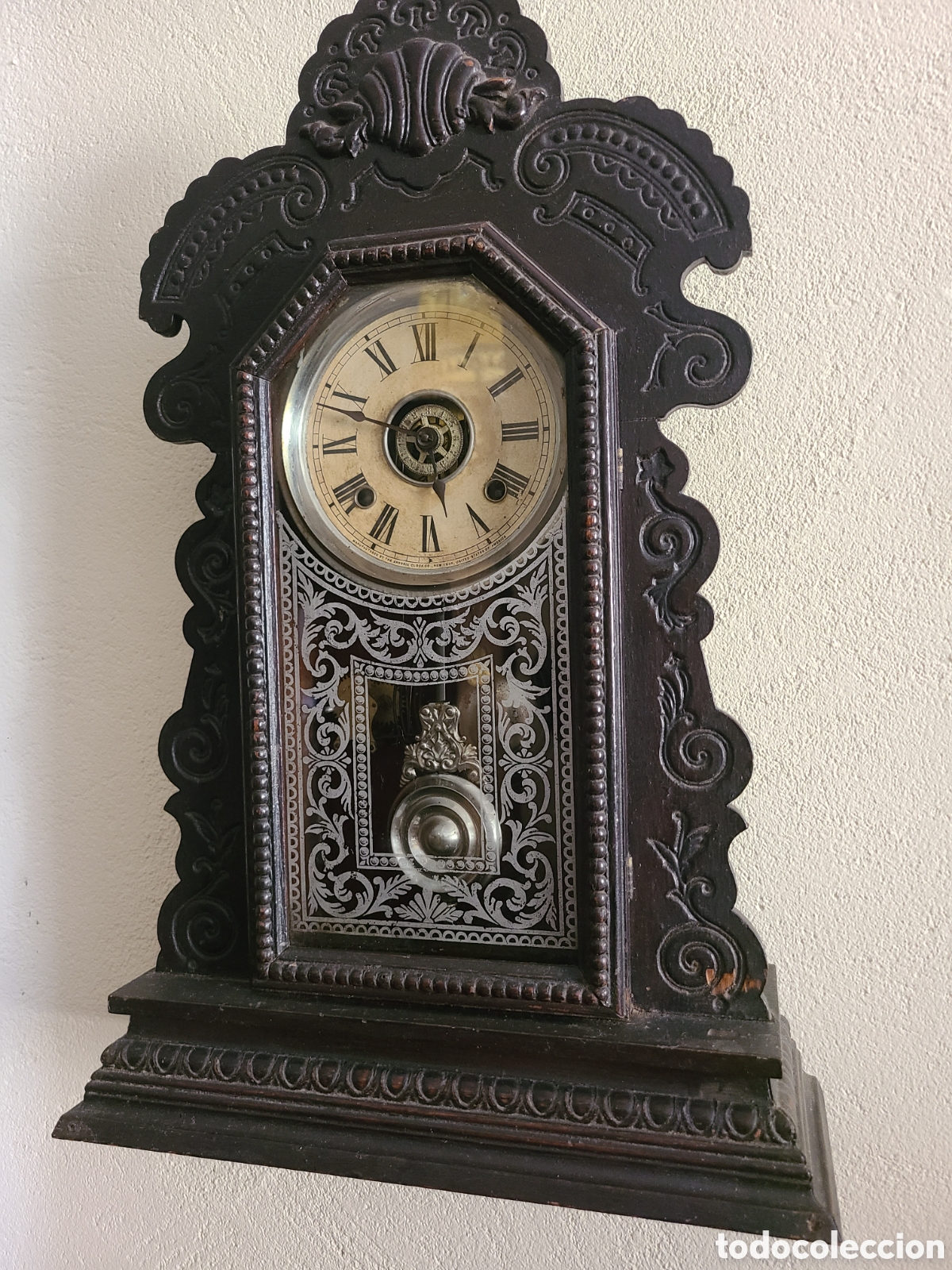 Relojes de carga manual: Reloj sobremesa antiguo en funcionamiento