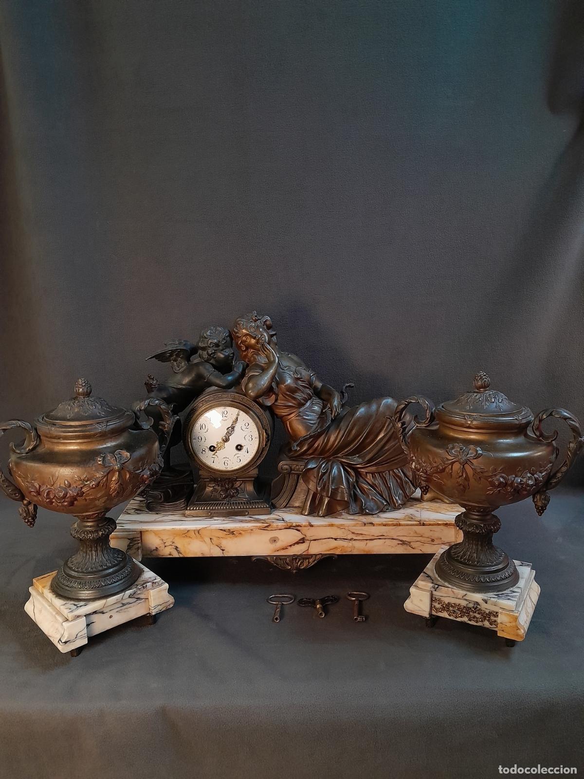 Relojes de carga manual: ANTIGUO RELOJ FRANC&Eacute;S CON GUARNICI&Oacute;N EN CALAMINA. NAPOLE&Oacute;N III. SIGLO XIX.