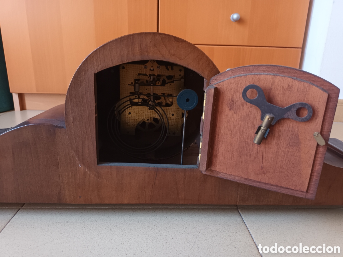 Relojes de carga manual: Reloj de mesa de madera con 2 llaves - Foto 3