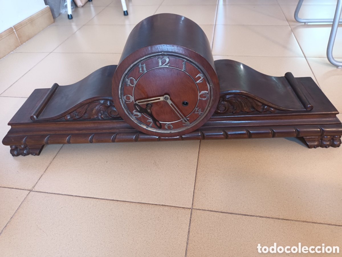 Relojes de carga manual: Reloj de mesa de madera con 2 llaves