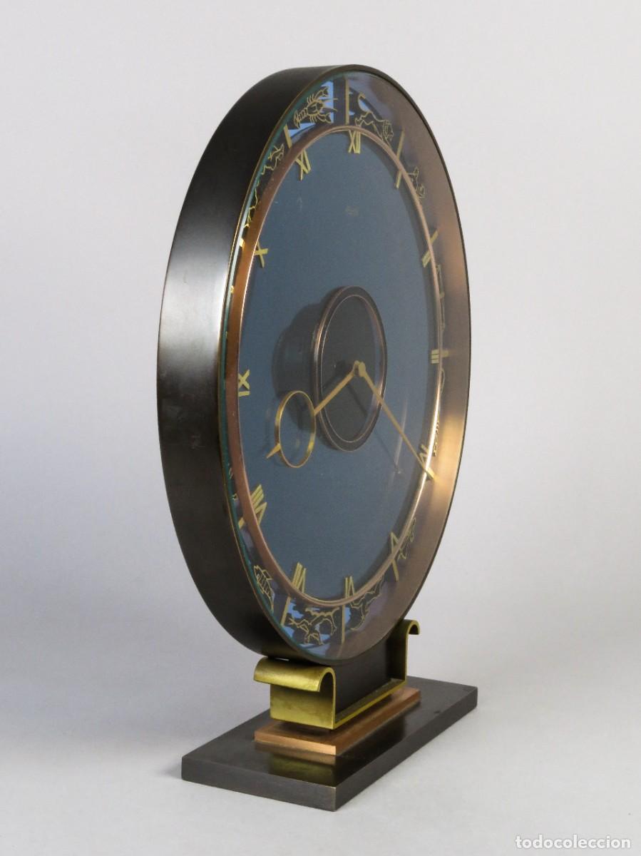Relojes de carga manual: Reloj zodiaco de mesa Kienzle Clocks en cristal y bronce estado de marcha Alemania hacia 1930